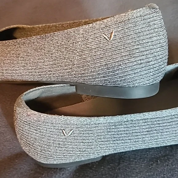 Vivaia Grey  Square-Toe V-Cut Flats (Margot 2.0) Size 41.5 - Picture 4 of 6